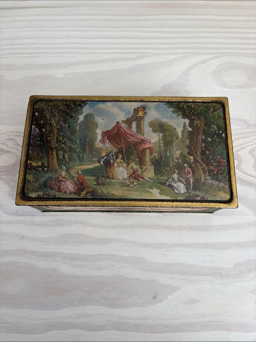 Vintage Canco Tin Candy/Biscuit/Trinket Box 7 1/2"x 4"